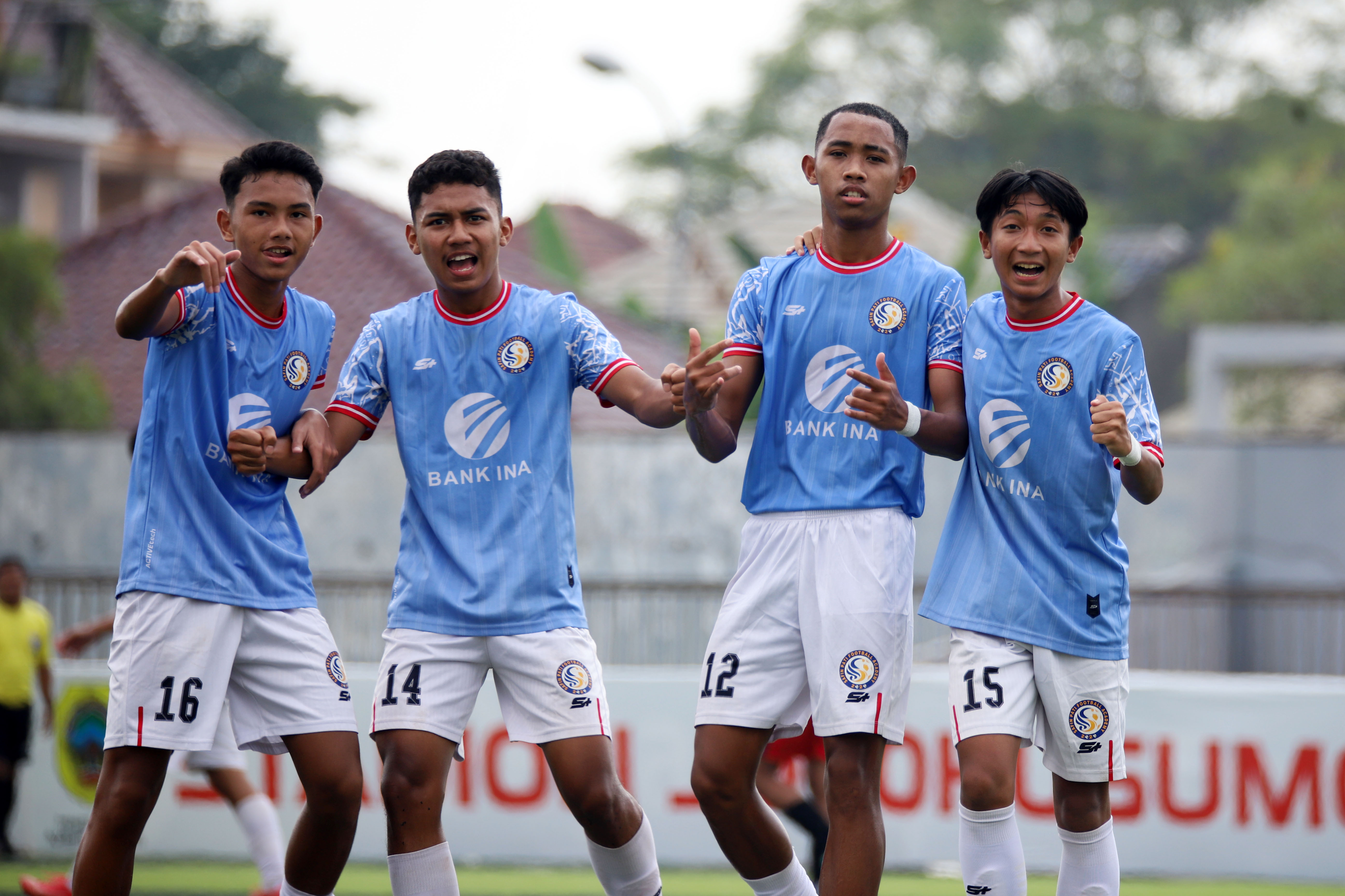 Tim sepak bola Safin Pati Sports School yang mewakili SMA Terpadu Bina Bangsa Pati berhasil keluar sebagai juara Popda tingkat kabupaten.