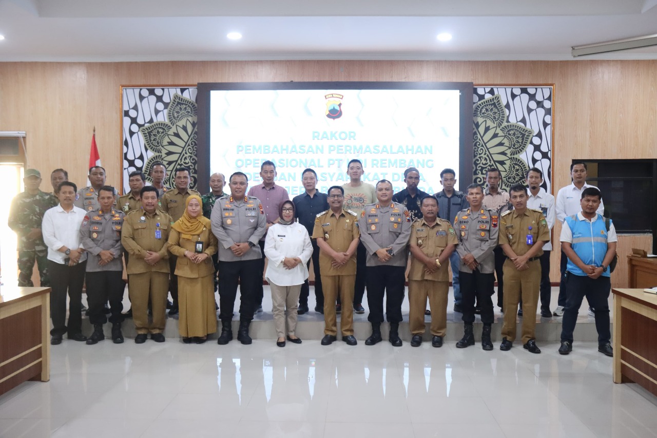 AUDIENSI: Rapat koordinasi (rakor) mediasi yang membahas dampak operasional PT Kapur Rembang Indonesia (KRI) terhadap warga Desa Jurangjero, Kecamatan Bogorejo,Blora.