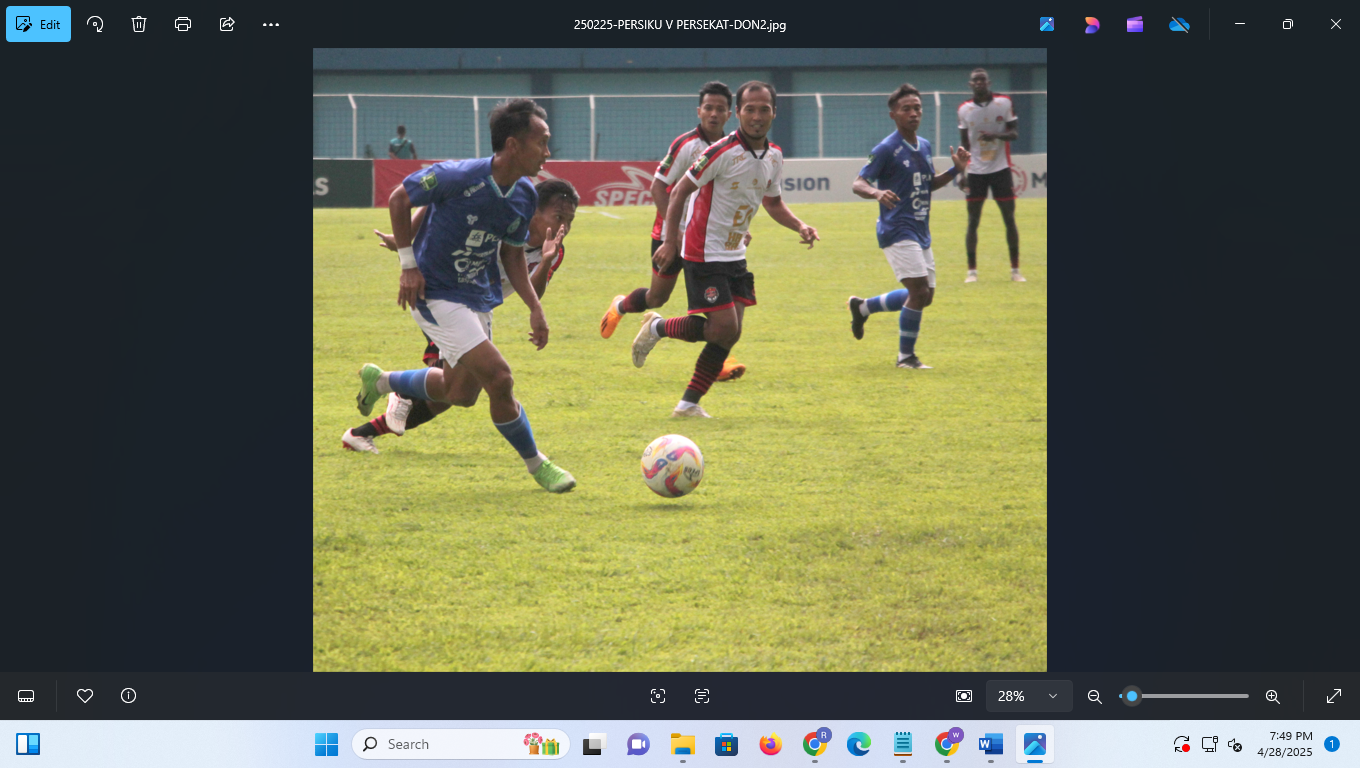 Persiku versus Persekat pada laga di Liga 2 beberapa bulan lalu. (DONNY)