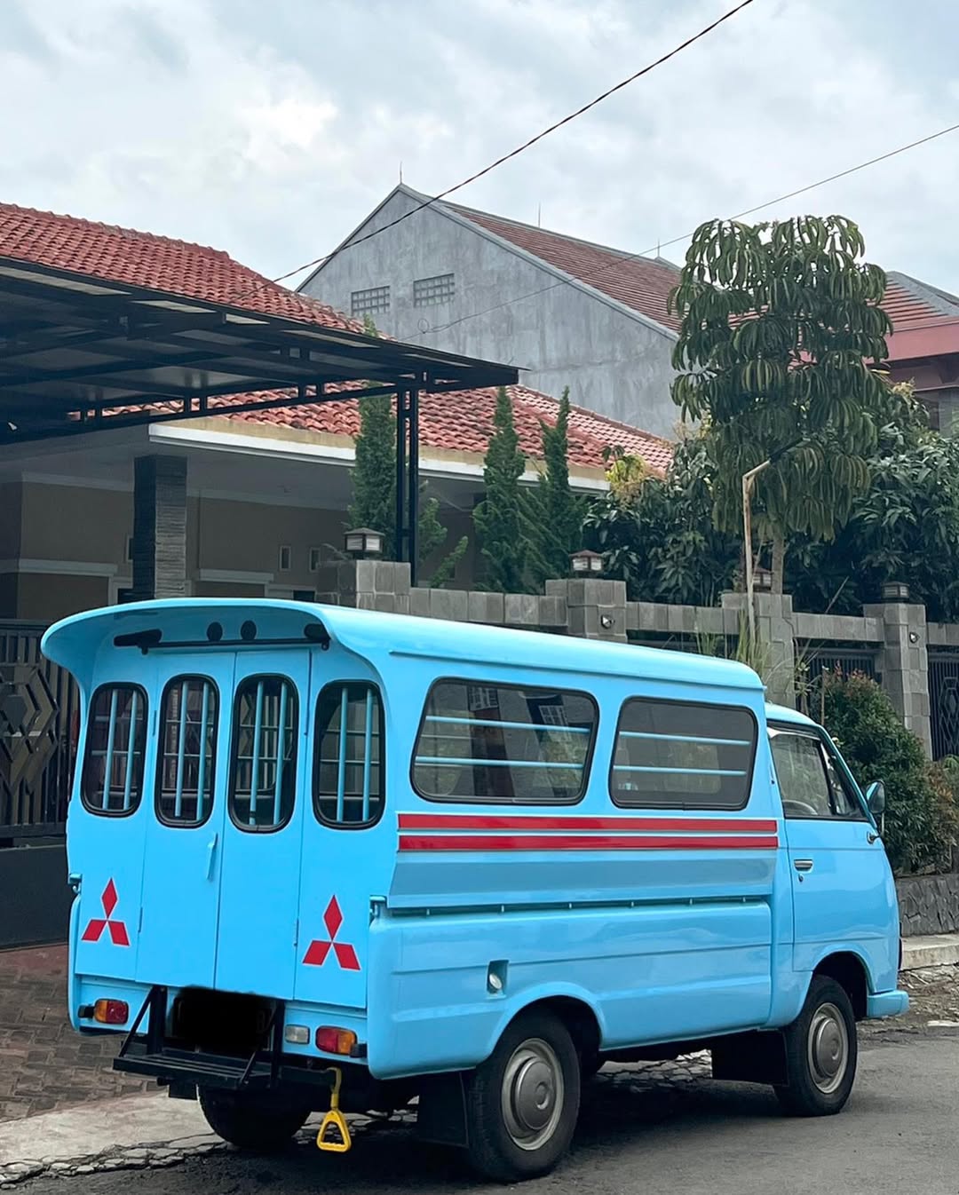 Tampak belakang Mitsubishi T120 Bagong. (INSTAGRAM ANTON_MULYAWAN)