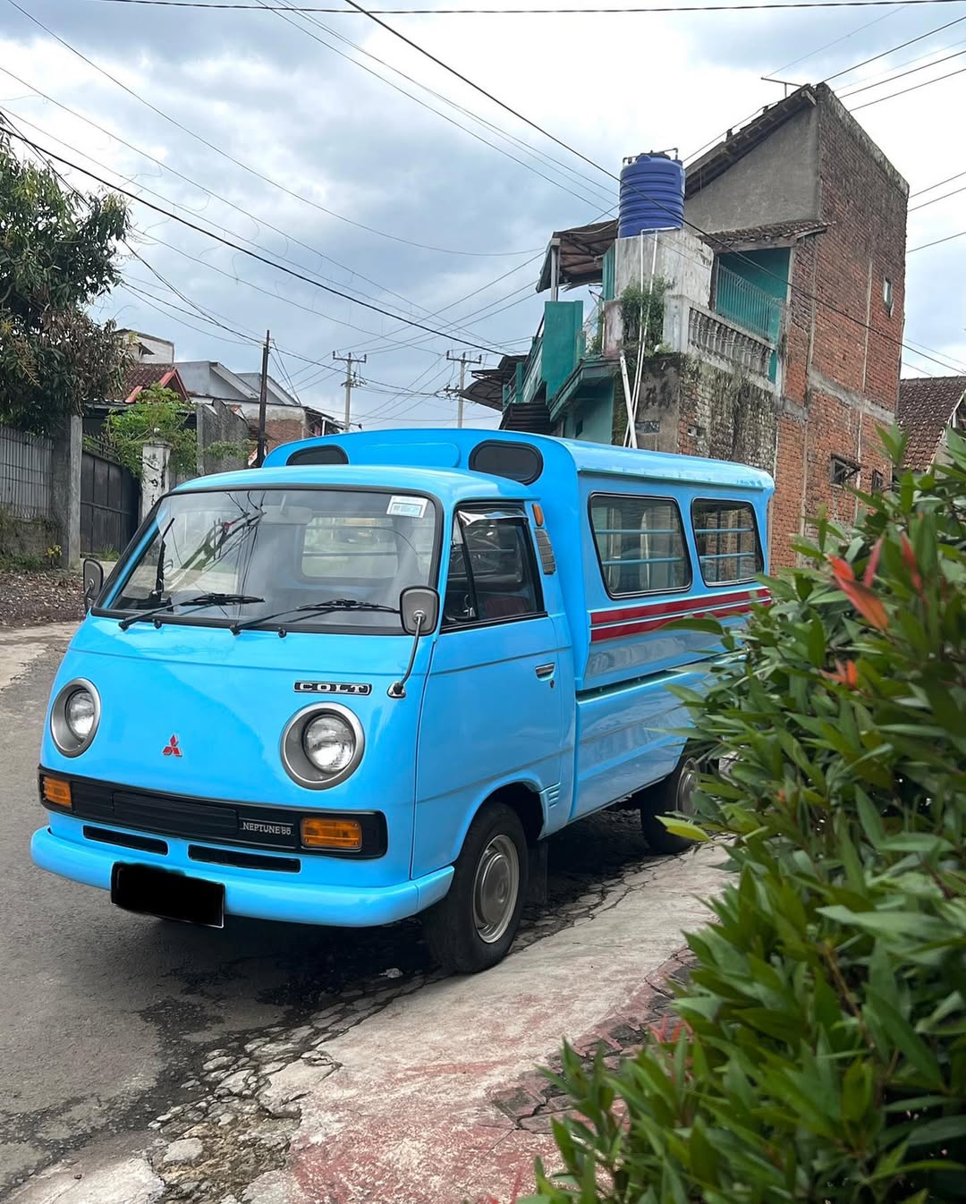 Mobil Mitsubishi T120 alias Bagong yang pernah berjaya sebagai armada angkutan umum di Indonesia. (INSTAGRAM ANTON_MULYAWAN)
