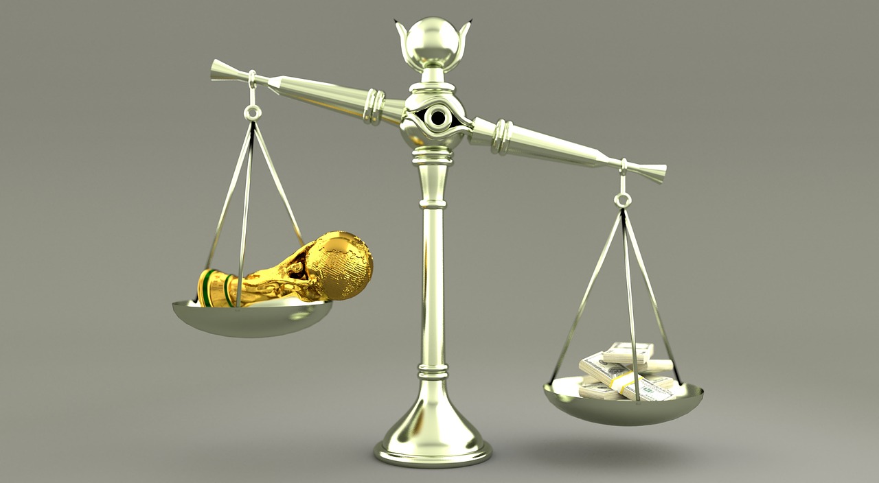 ilustrasi uang dan emas. (image by pixabay)