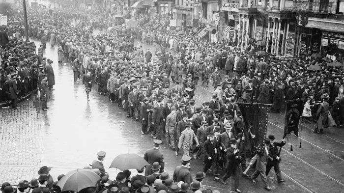 Situasi kerusuhan Haymarket yang terjadi pada Mei 1886 di Chicago, Amerika Serikat. (Foto: Britannica diambil dari RRI.CO.ID)