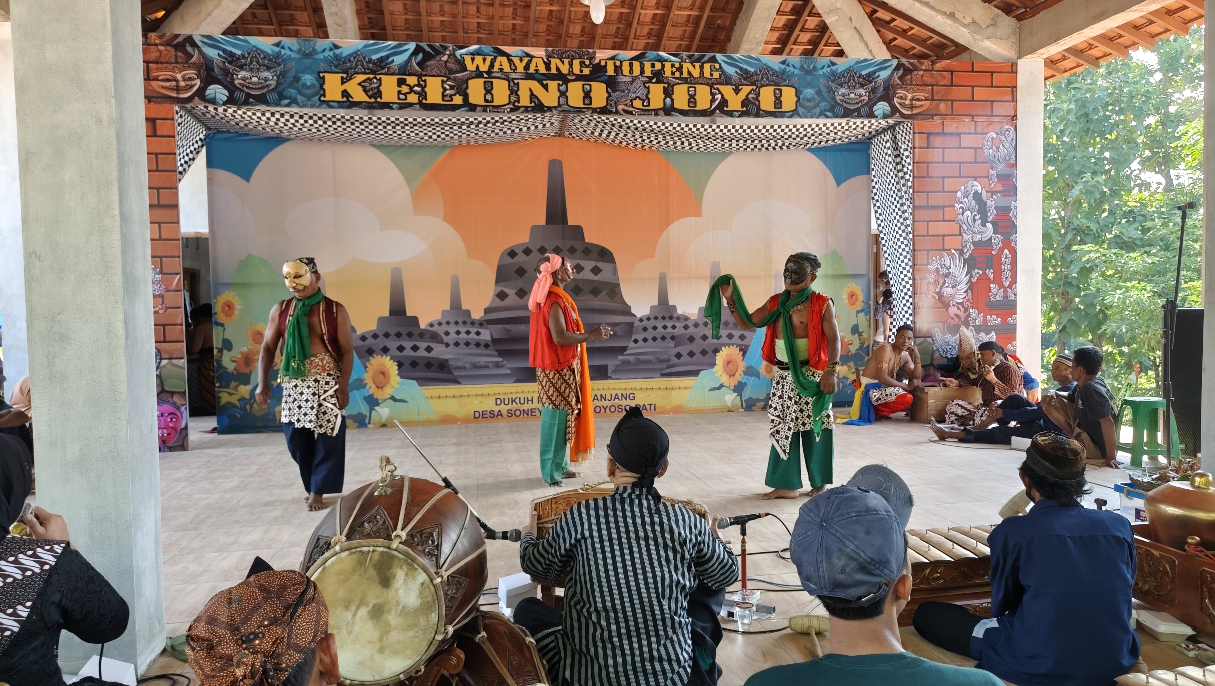 LANGKA : Penampilan Wayang Topeng Kedungpanjang Soneyan dalam rangka sedekah bumi akhir pekan kemarin.