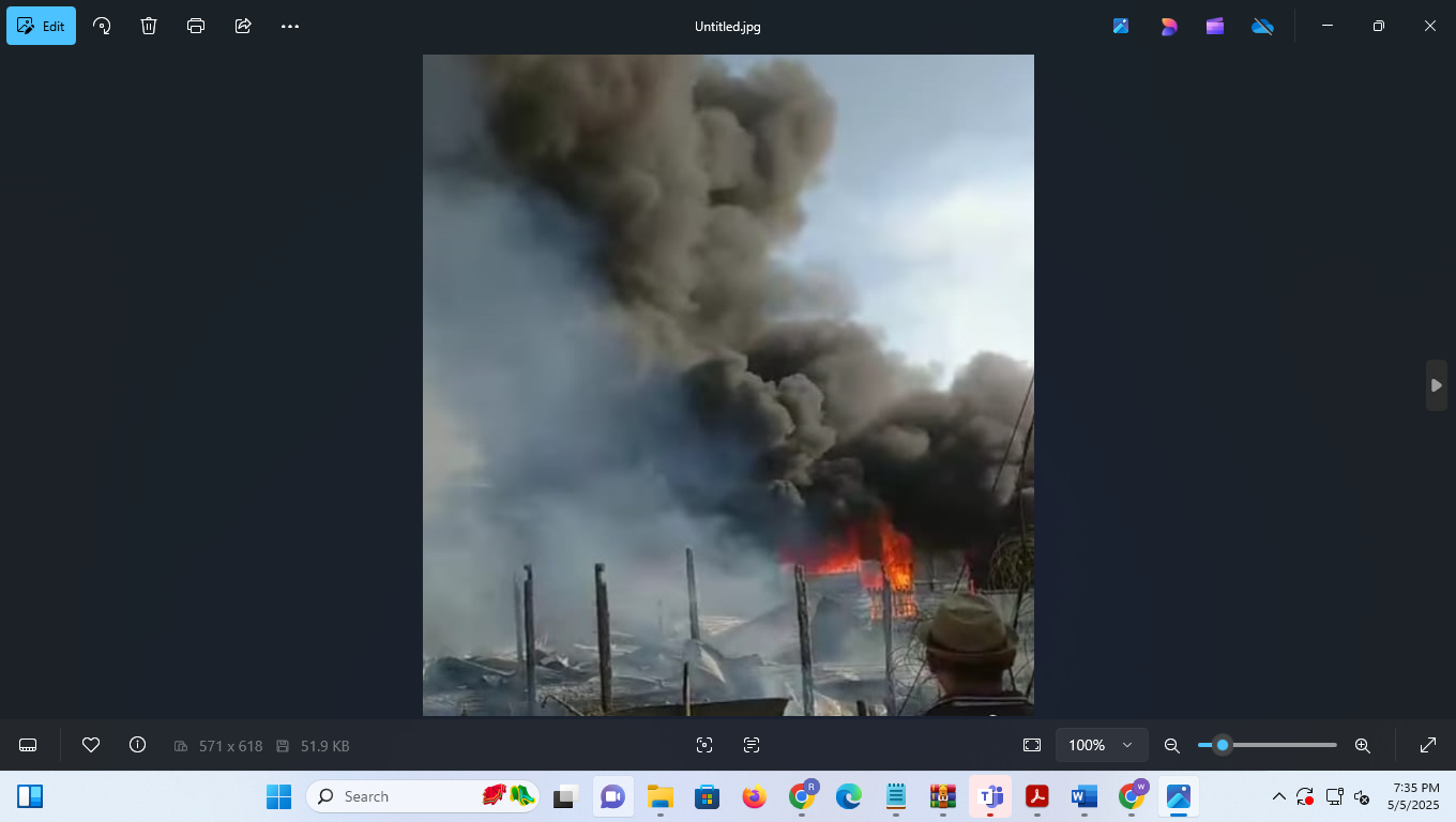 RUGI MILIARAN: Tangkapan layar video awarga kebakaran area parkir di PT HWI Jepara pada Senin (5/5) sore.