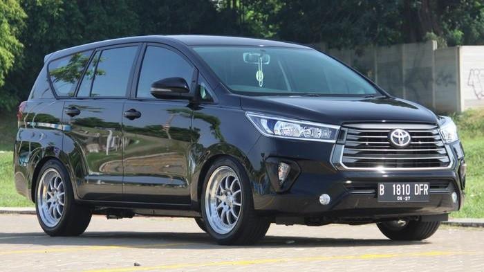 Kijang Innova Reborn (2015&ndash;2022)
