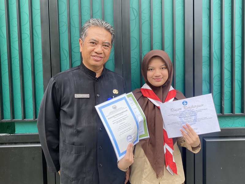 UNIVERSITAS LUAR NEGERI: Didampingi sang ayah, Rizqi Dinda Aulia Permadani berhasil lolos mendapat beasiswa ke Monash University Melbourne Australia
