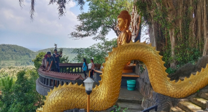 Pemandangan Lasem dilihat dari Taman Lumbini, Kompleks Vihara Ratanavana Arama.