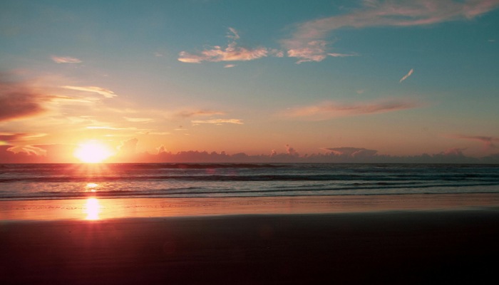 Ilustrasi sunset di pantai (Foto : Luis Rodrigues/Pexels)