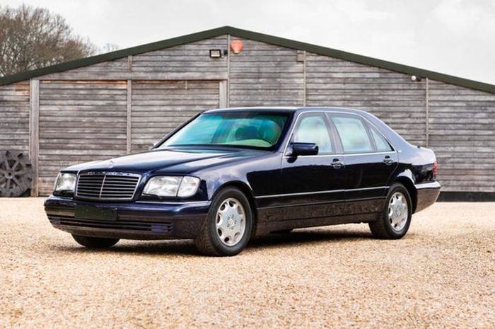 Mercedes-Benz S-Class (W140)