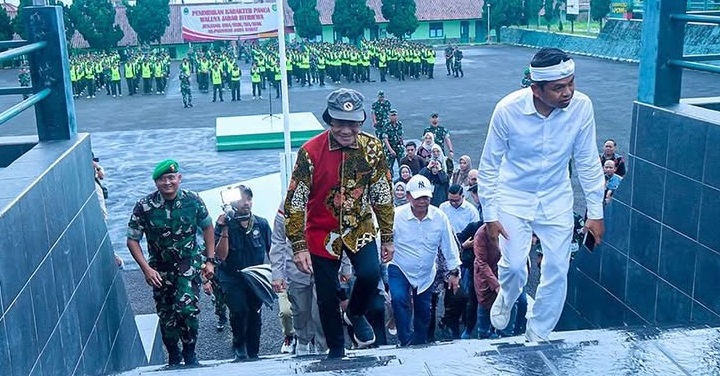 Ketua Lembaga Perlindungan Anak Indonesia, Seto Mulyadi meninjau pelaksanaan Pendidikan Karakter Panca Waluya di Dodik Bela Negara Rindam III Siliwangi Cikole Lembang, Kab. Bandung Barat