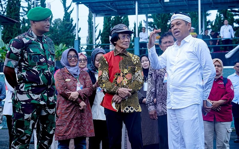 Kak Seto bersama Dedi Mulyadi meninjau pelaksanaan Pendidikan Karakter di Jawa Barat dan menyatakan tak ada hak anak yang dilanggar dalam pendidikan karakter yang dilakukan