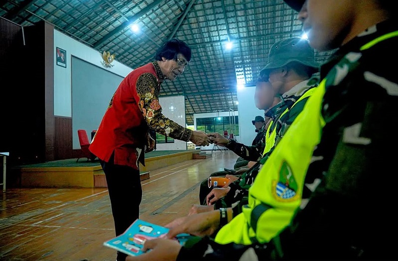 Ketua Lembaga Perlindungan Anak Indonesia, Seto Mulyadi meninjau pelaksanaan Pendidikan Karakter di Jawa Barat