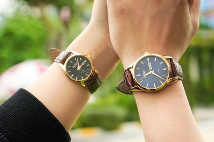 Ilustrasi Jam Tangan Couple