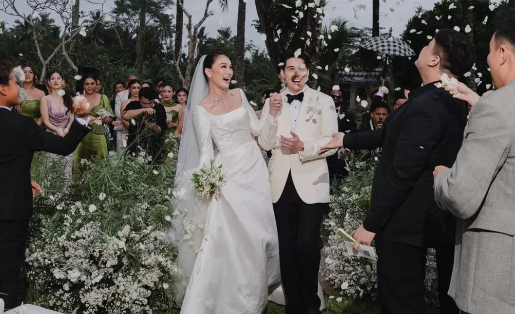 Luna Maya saat melangsungkan pernikahan dengan Maxime Bouttier di Bali