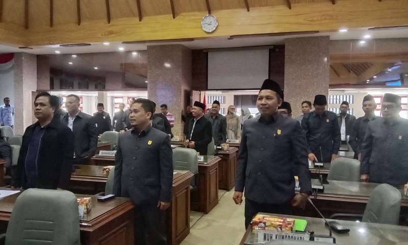 PEMBAHASAN: Anggota DPRD Rembang sedang melaksanakan rapat paripurna baru-baru ini