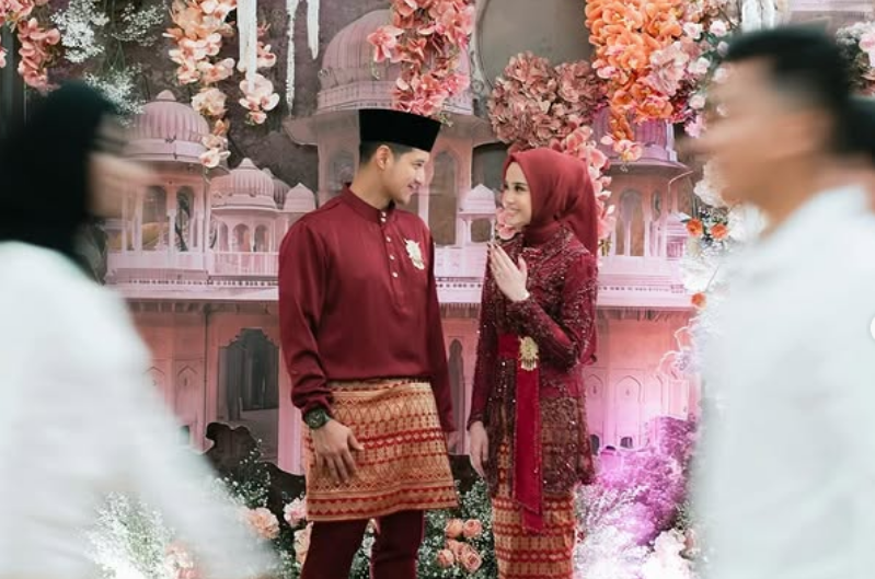 Chand Kelvin menjadi ayah. Sang istri, Dea Sahirah, melahirkan anak pertama mereka melalui proses caesar