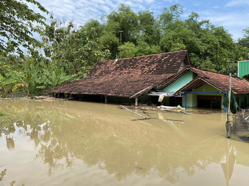 MELUAP: Potret luapan banjir di Desa Bakah, Kunduran menggenangi rumah warga setinggi 2,5 meter