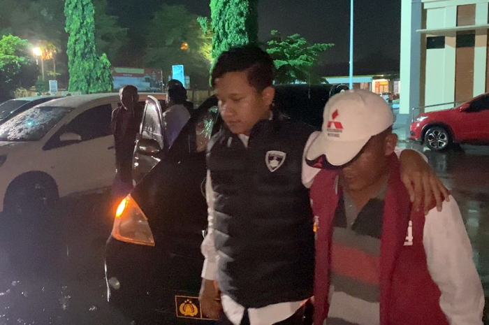 DITANGKAP: Preman HWI digiring ke Mapolseta Pati tadi malam.
