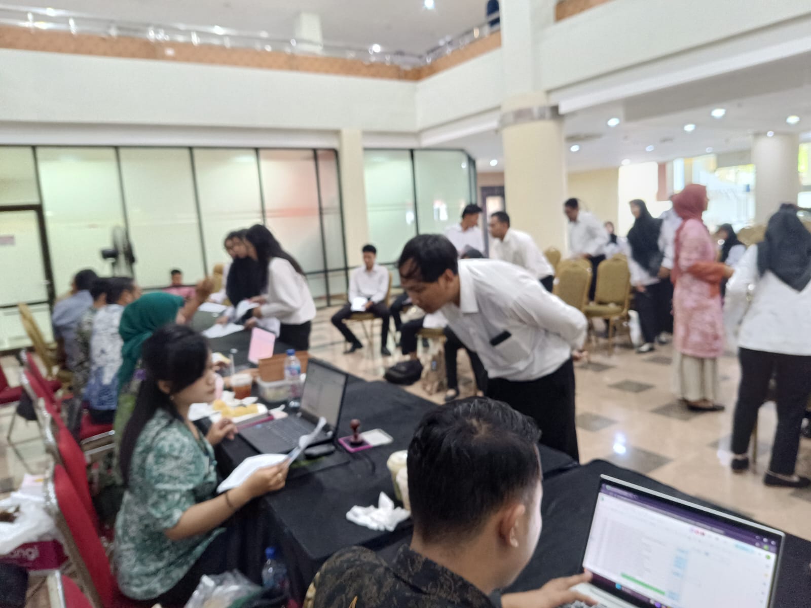 TAHAPAN REKRUTMEN : Peserta seleksi PPPK tahap II Rembang mengikuti tes di Semarang beberapa waktu lalu.