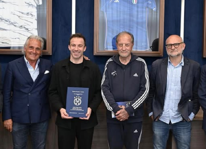 Alessandro Del Piero kini resmi mengantongi lisensi UEFA Pro &mdash; sertifikasi tertinggi dalam dunia kepelatihan sepak bola Eropa