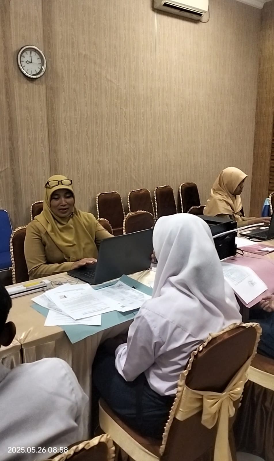 DAFTAR: Calon Pendaftar mulai mengurus akun dalam pendaftaran SPMB di SMKN 2 Rembang kemarin.