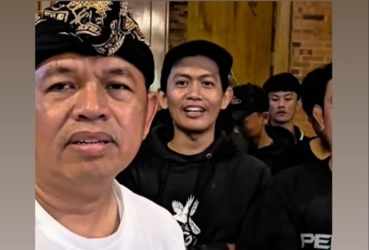 Gubernur Jabar Dedi Mulyadi saat ditemui aliansi supporter Persikas (Foto : tangkapan layar unggahan Instagram Dedi Mulyadi, @dedimulyadi71)