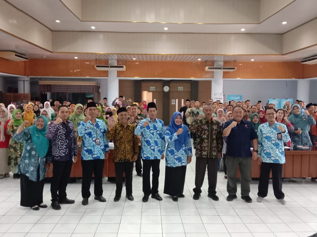 KOLABORASI : IGI bersama Telkomsel menggelar pelatihan tentang pemanfastan teknologi untuk pembelajaran