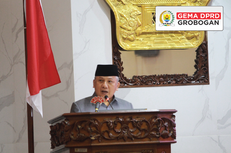 BACAKAN PEMANDANGAN UMUM: Ketua Fraksi PPP Moch Misbach membacakan pemandangan fraksi terhadap Raperda tentang RPJMD Tahun 2025-2029.