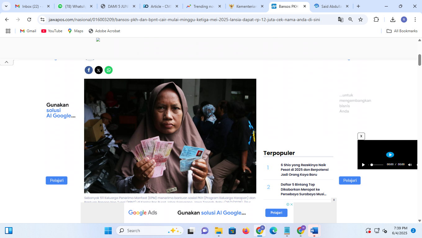 Penerima bantuan sosial di Semarang. (NUR CHAMIM/RADAR SEMARANG)