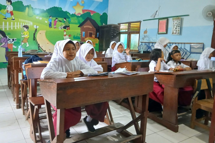PEMBELAJARAN: Siswa SDN 1 Kunden sedang melakukan kegiatan belajar di dalam kelas&nbsp;belum lama ini.