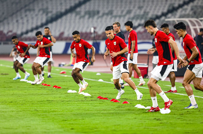 Sejumlah pemain Timnas Indonesia mengikuti latihan di Stadion Utama Gelora Bung karno, Jakarta, Rabu (4/6/2025).