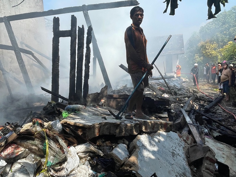 Rumah seorang pemulung terbakar di Desa Sendangmulyo, Kecamatan Sarang.