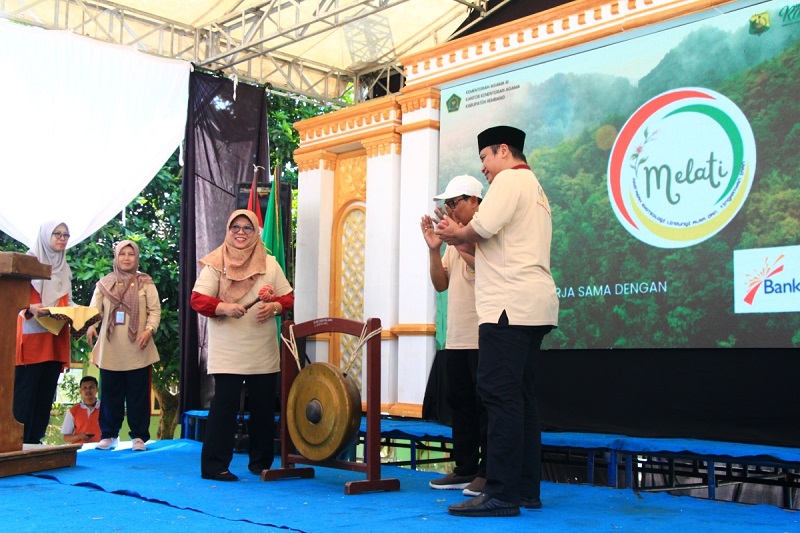 DILUNCURKAN: Asisten III Rembang, Anggota DPRD Gus Gipul, Kepala Kemenag luncurkan program melati.