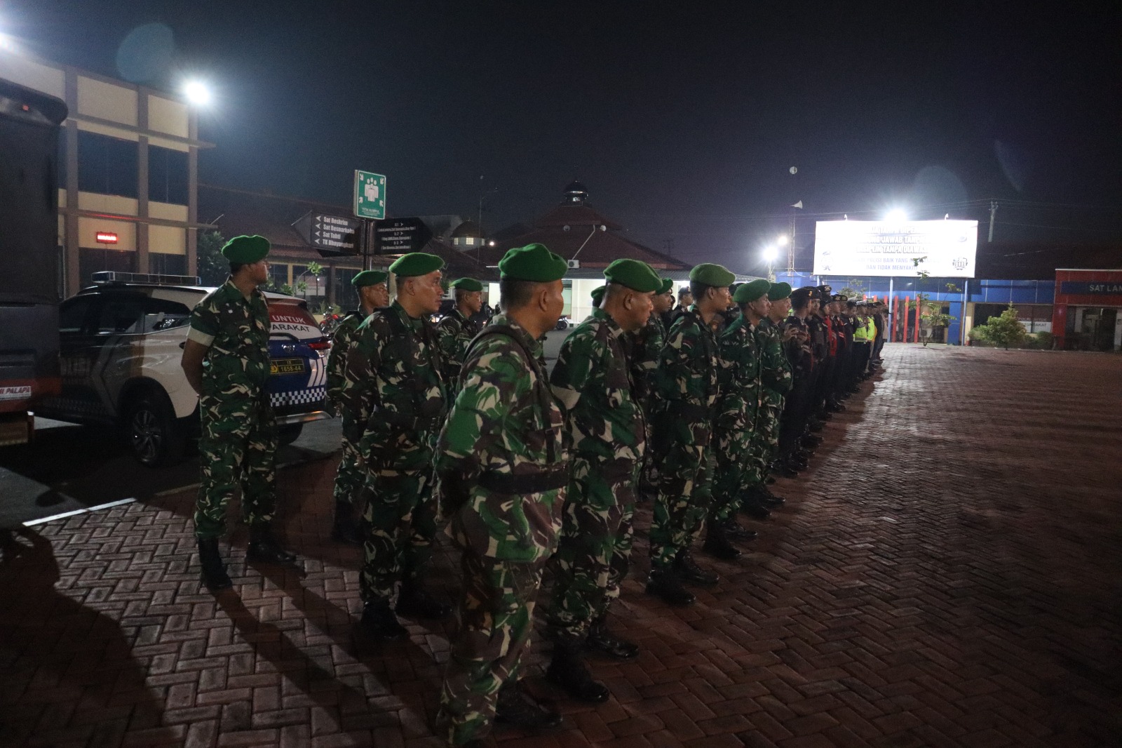 Personel gabungan Polres Jepara melakukan pengamanan pada malam takbiran idul adha