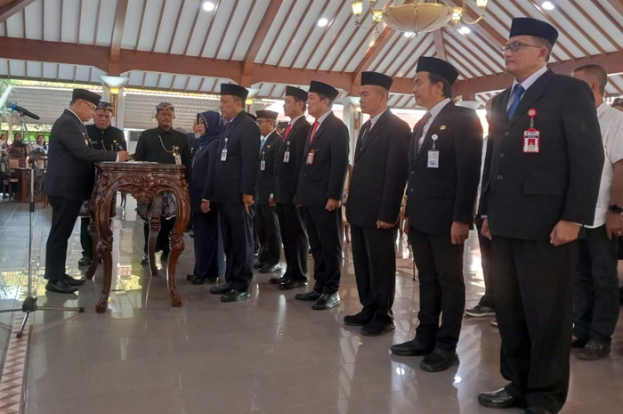 Bupati Pati Sudewo melakukan rotasi 14 kepala dinas dan melantik sejumlah pelaksan tugas d Pendopo Kabupaten Pati, Kamis (5/6).