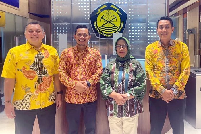 LOBI PUSAT: Wakil Bupati Blora, Sri Setyorini didampingi Wakil Ketua DPRD Kabupaten Blora Siswanto saat di Kementerian ESDM.