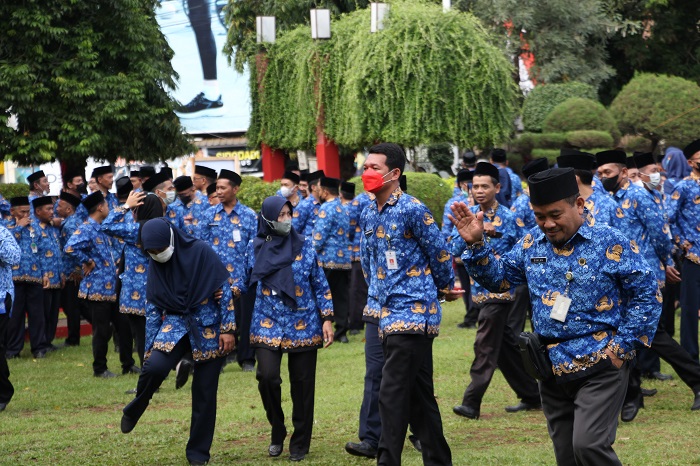 ULISTRASI: Para ASN di Kudus bubar setelah mengikuti apel belum lama ini.