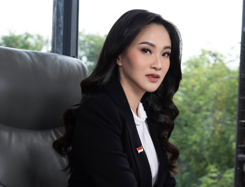 Profil Sherly Tjoanda