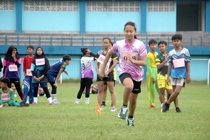 PPDB JALUR KKO: Beberapa pelajar mengikuti uji ketahanan fisik di Stadion Wergu Kudus menjadi yang terbaik.