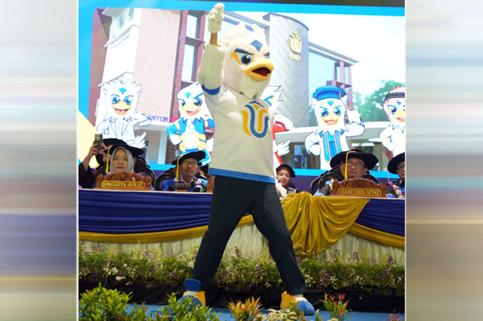 Maskot baru UMK yang bernama WIRA, seekor Burung Elang Putih yang pemberani dilaunching.