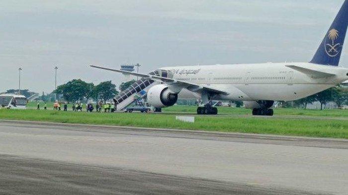 Pesawat Saudia Airlines yang mendapat ancaman soal bom mendarat di Bandara Kualanamu, Deli Serdang, Sumut.
