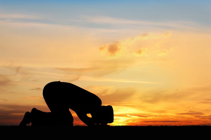 Ilustrasi Orang yang sedang Salat