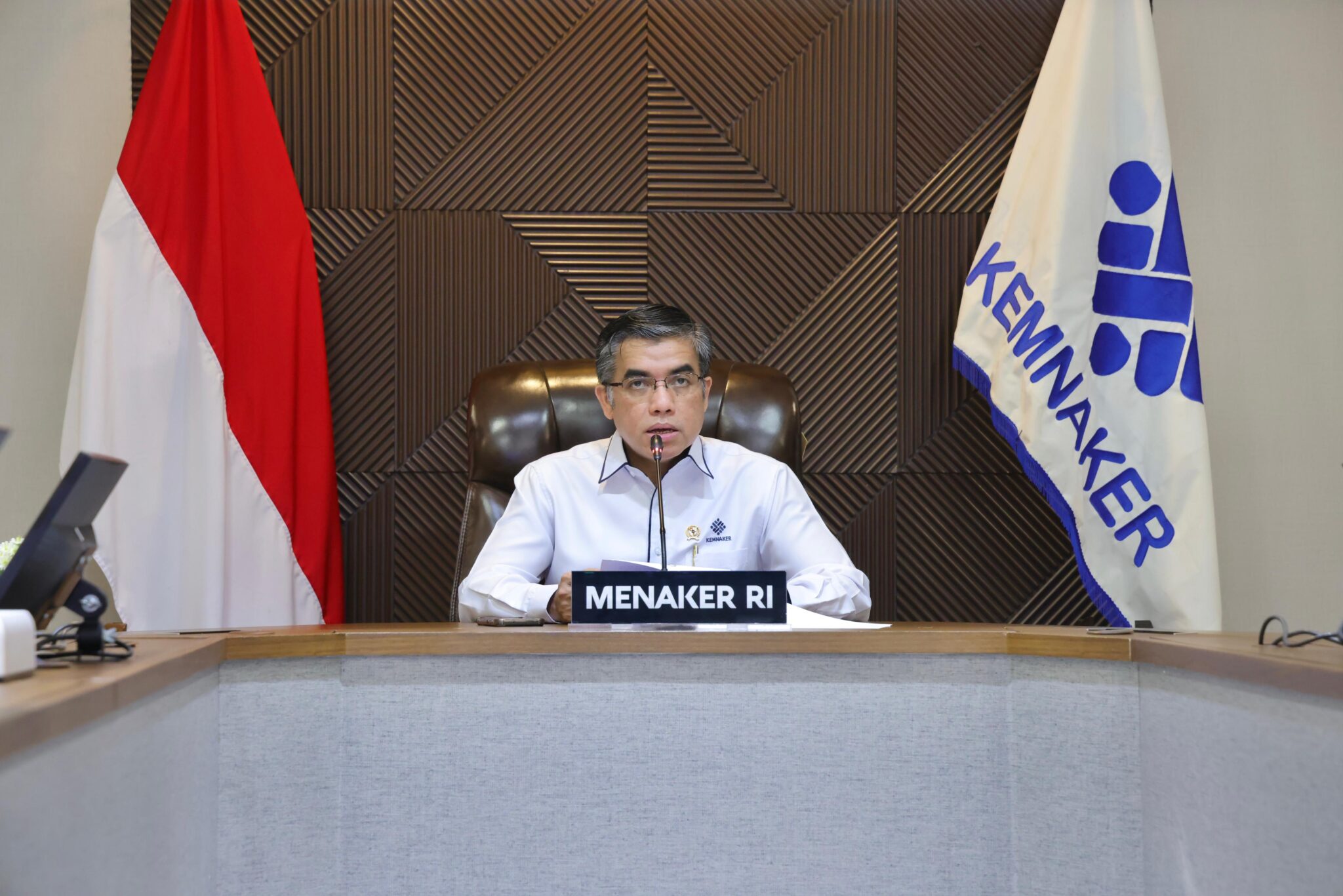 Menaker Yassierli ungkap jadwal pencairan BSU 2025