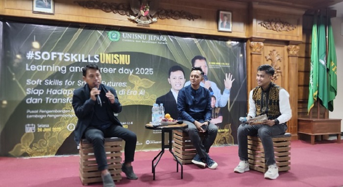 Dua narasumber inspiratif dihadirkan, yaitu: Agus Setiawan, S.Kom., alumni Teknik Informatika Unisnu Jepara 2018,  Direktur PT Codingindo Multisolution Digital Jepara. M. Zainal Abidin,GM Radar Kudus.