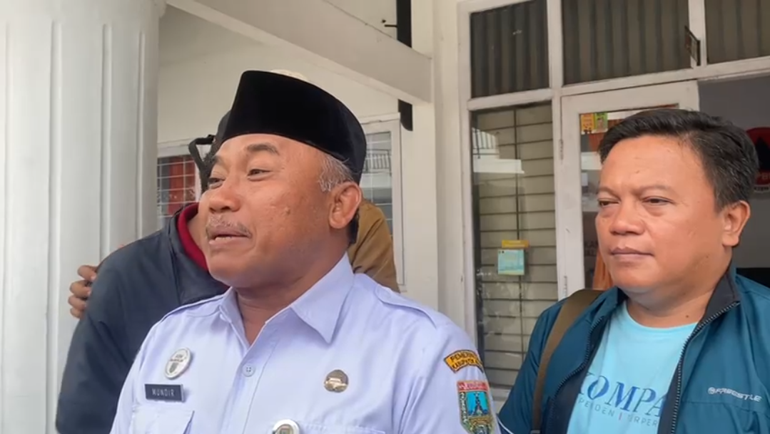 MEDIASI: Kepala BPBD Kudus, Mundir dan Ketua IJTI Muria Raya, Iwhan Miftakhudin usai audiensi di kantor BPBD Kudus, Rabu (25/6). (ANDIKA TRISNA SAPUTRA/RADAR KUDUS)