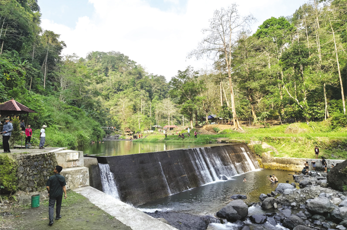 HIDDEN GEM: Destinasi Wisata Batealit Kali Ndayung yang sedang hits saat ini menyuguhkan suasana alam yang asri.