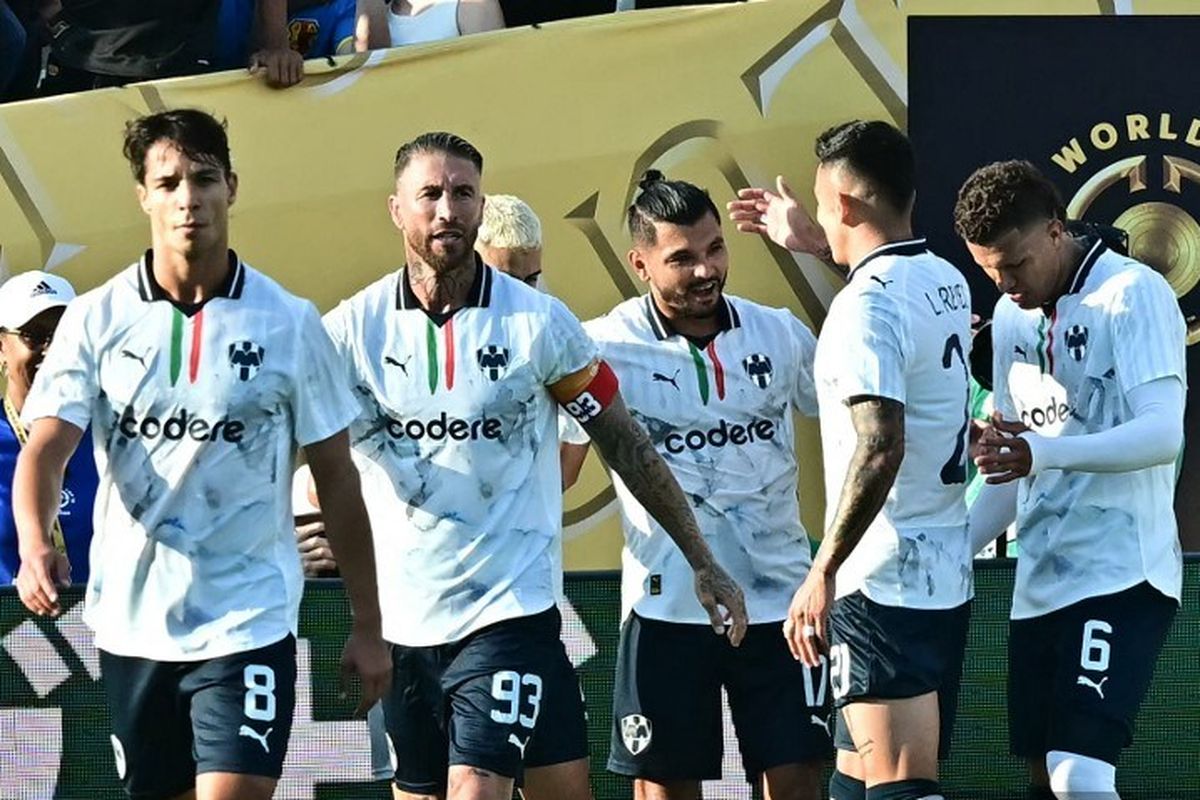 Momen selebrasi gol Jesus Corona dalam pertandingan sepak bola Grup E Piala Dunia Antarklub 2025 antara Urawa Red Diamonds vs Monterrey di Stadion Rose Bowl