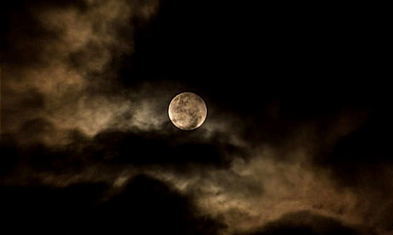 Ilustrasi Bulan Malam Satu Suro