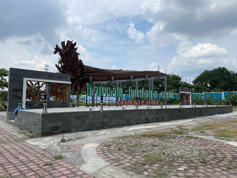 BANGUNAN RUANG HIJAU: Taman Budaya Cepu yang ada di Jalan ByPass Cepu kini terlihat tak ada kelanjutan pembangunan  &nbsp;